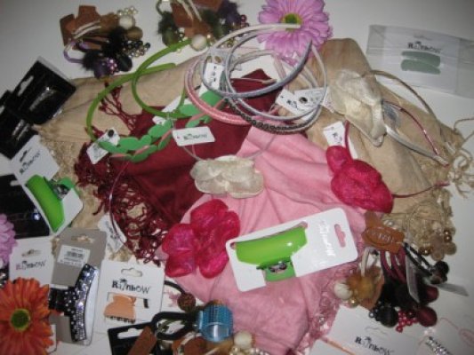 Accesorii pentru păr, în valoare de 26.000 euro, confiscate de vameşii constănţeni